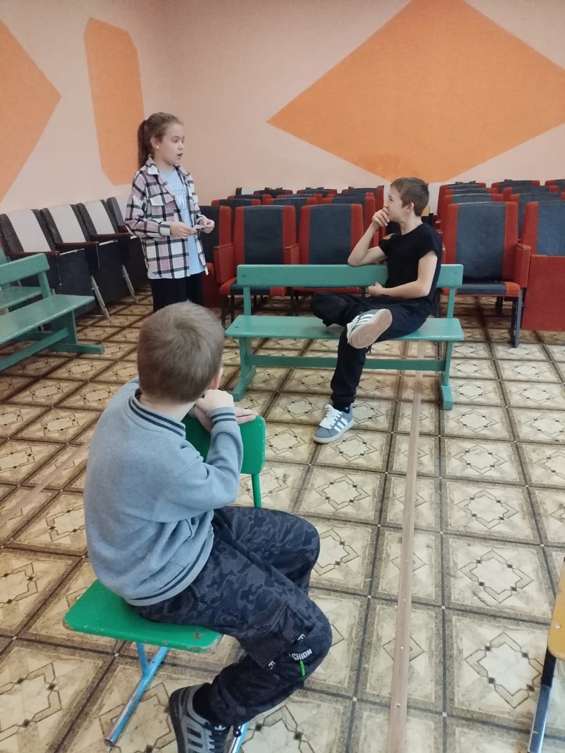 День театра.